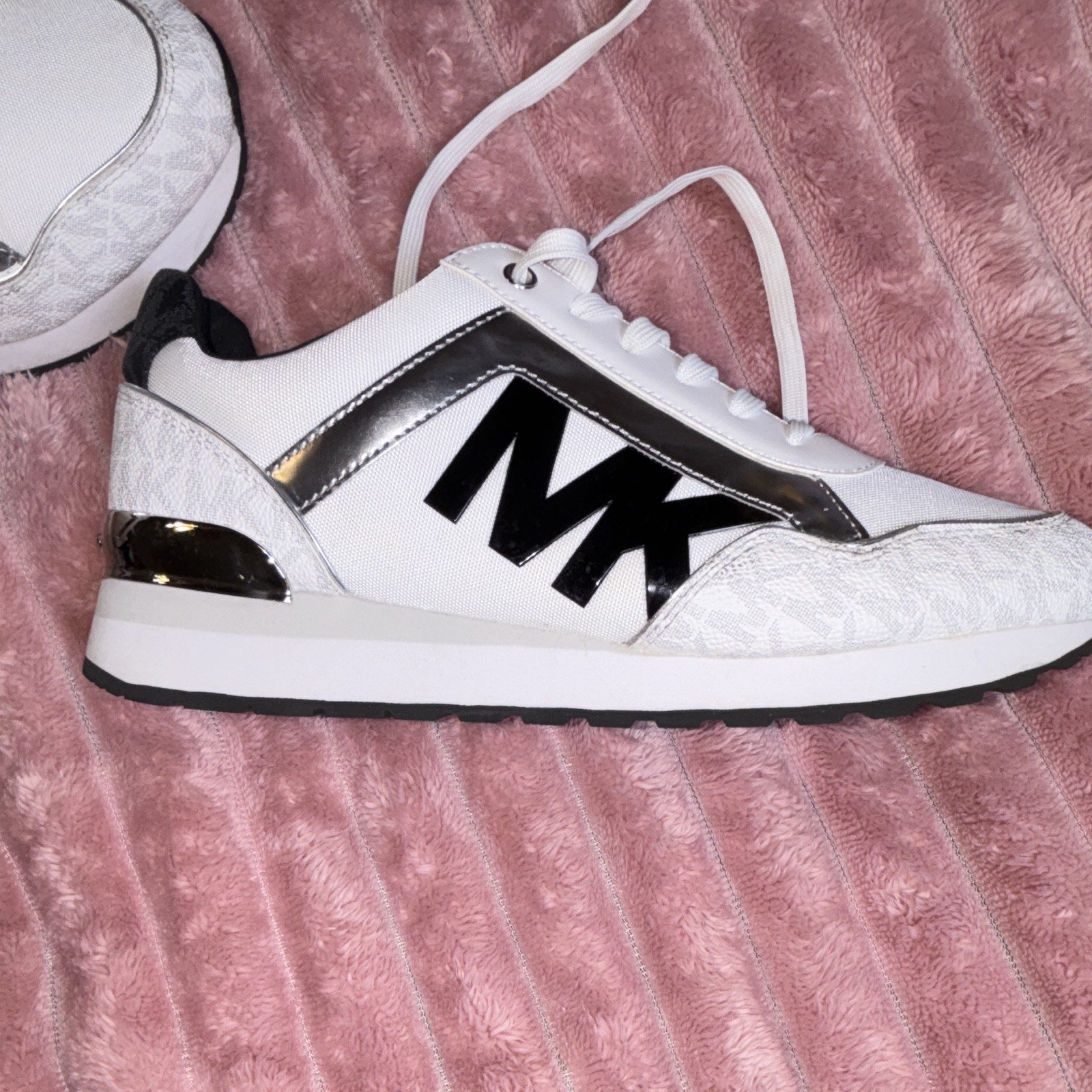 Michael Michael Kors Women’s Low Top Lace-Up Sneakers White/Black/Silver Logo