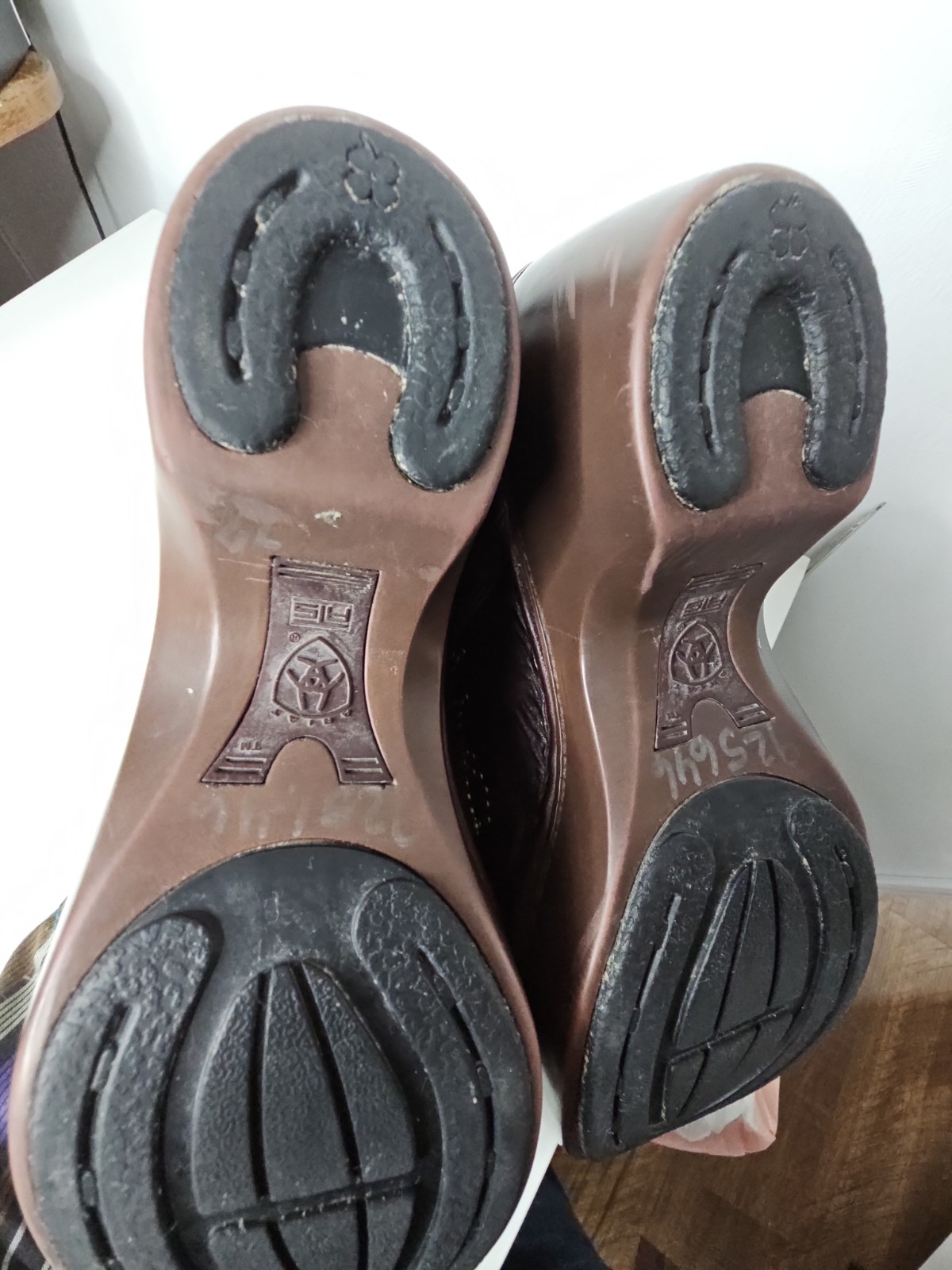 Ariat Strathmore Safety Toe Leather Clogs Women’s Size 8B Cordovan Style 21262