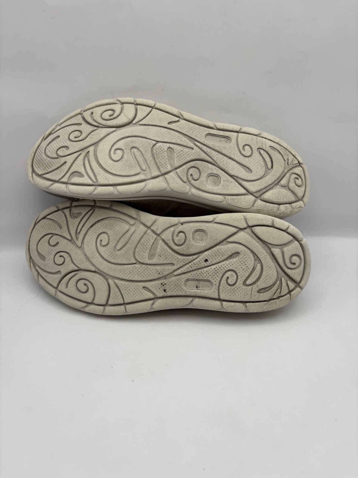 Bzees Beige Slip On Shoes Women Size 8.5