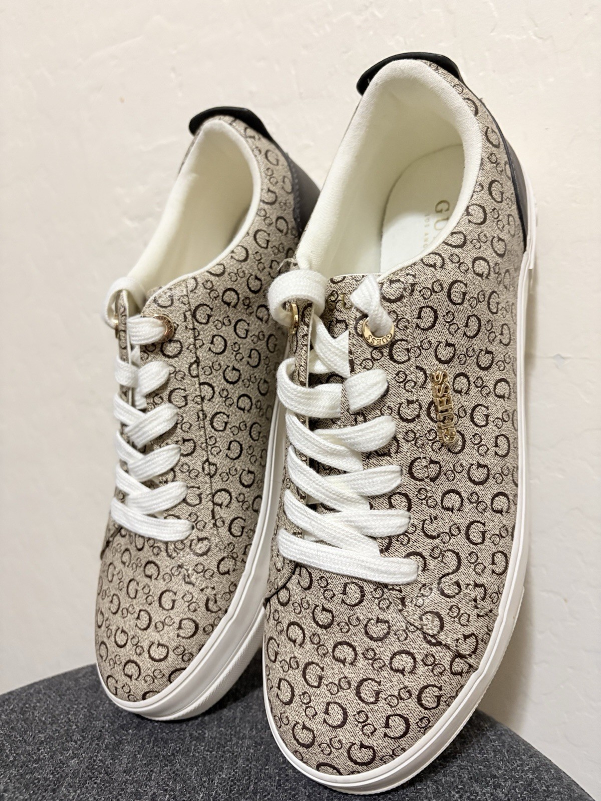 GUESS Logo Monogram Lace-Up Sneakers Beige/Black/White women’s US 11 M