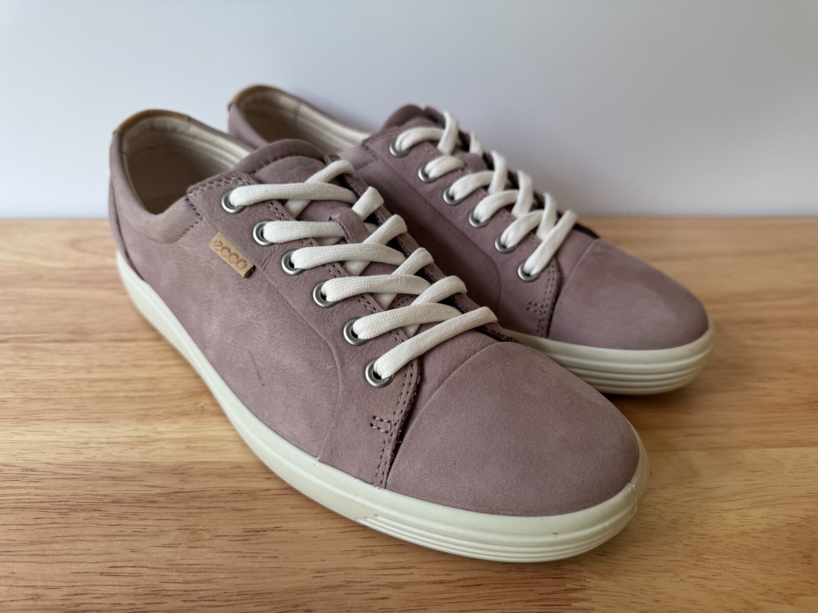 ECCO Soft 7 Women’s Nubuck Leather Sneaker Grey Rose Size US 10-10.5 / EU 41