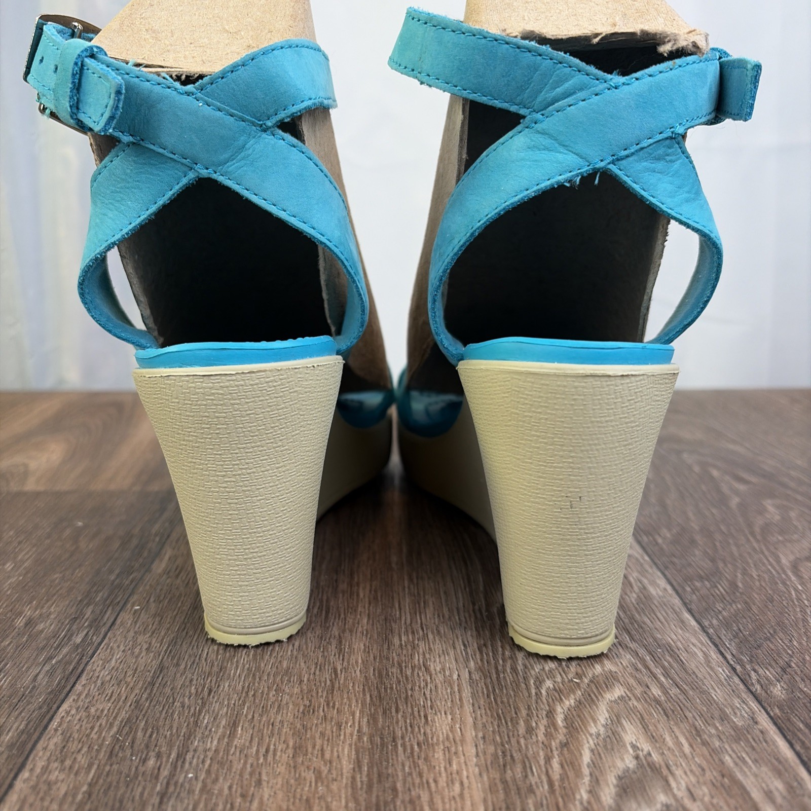 Crocs Leigh II Women’s Ankle Strap Wedge Sandals Turquoise Teal Canvas Leather 8