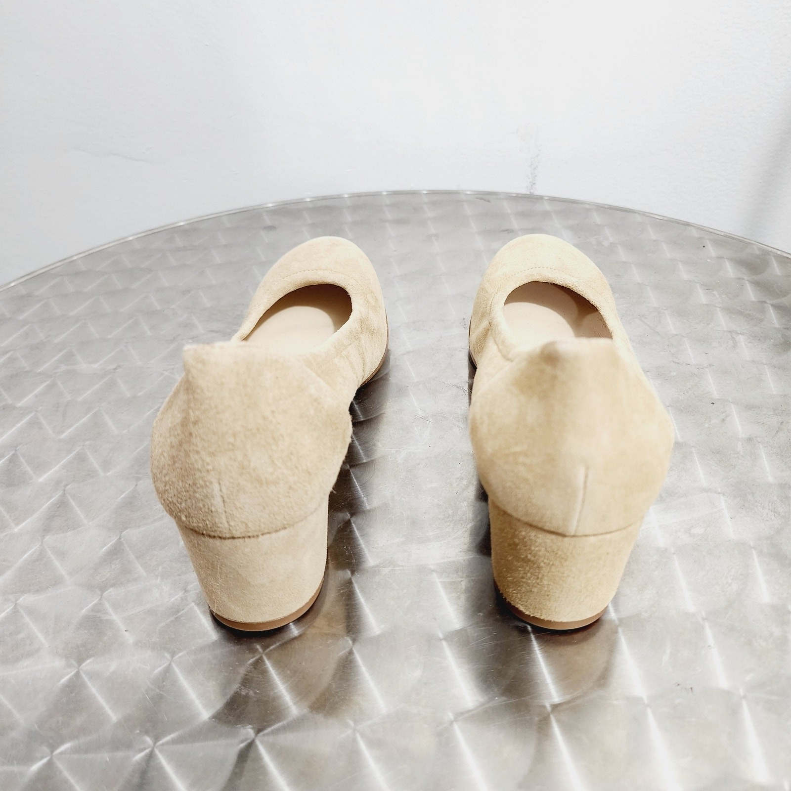 Jon Josef Damas Cashew Suede Pumps Round Toe Court Heels Shoes NIB Womens Size 6