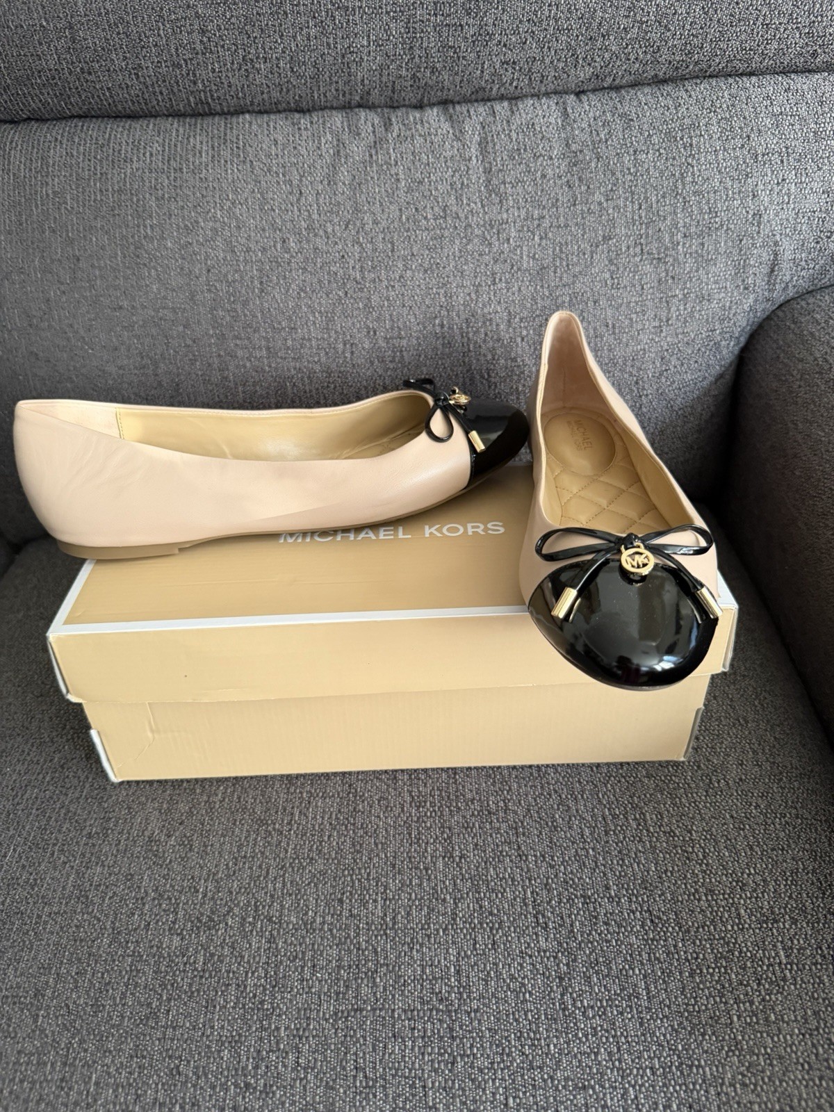 Michael Kors Melody Women’s Toe Cap Flats Size 9 In Light Blush and Black NIB