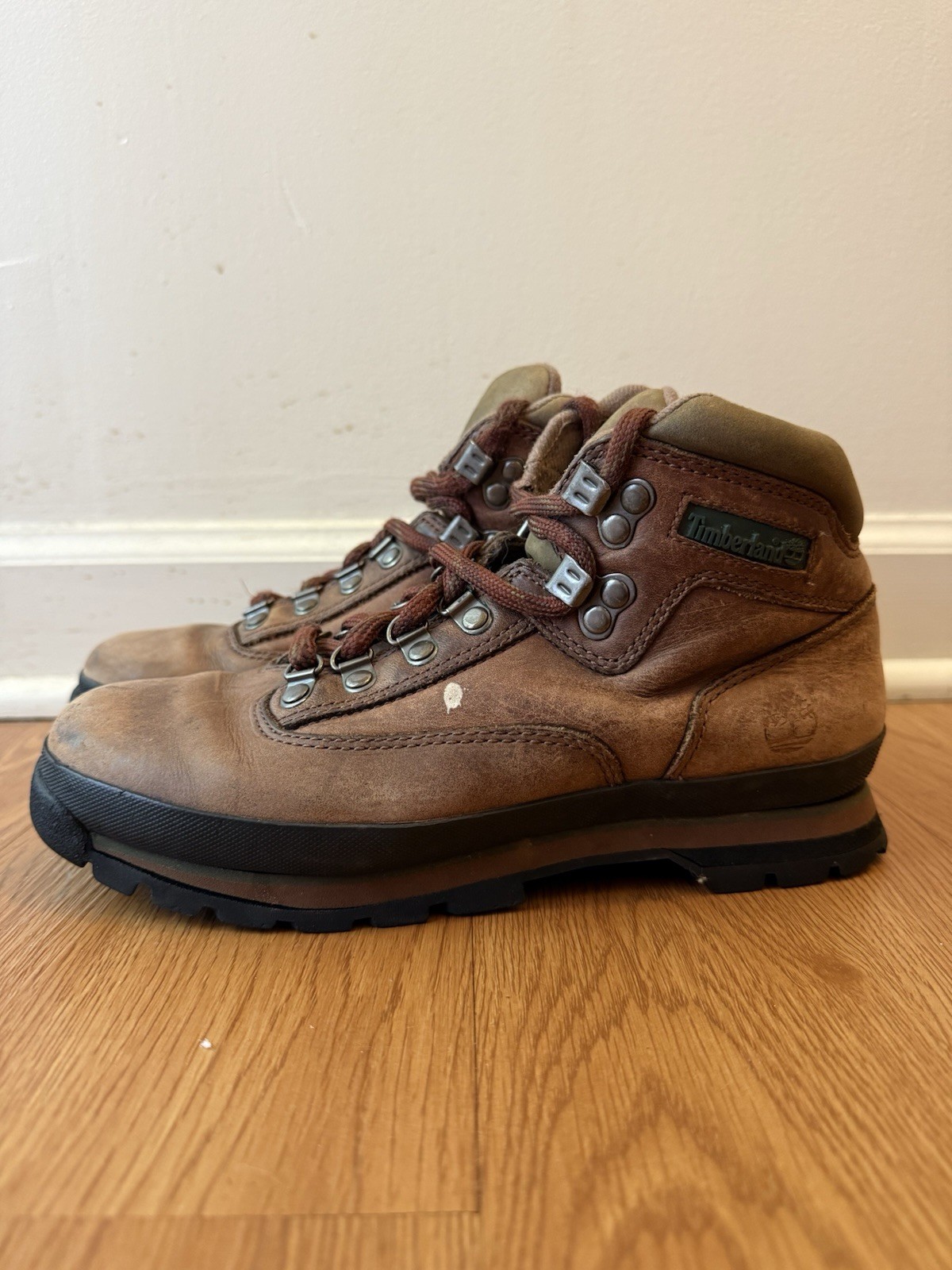 Timberland Brown Leather Hiking Trail Boots Womens Size 7.5 M (DAMAGED LACE)