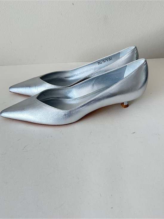 NEW Stuart Weitzman Eva 35 Silver Leather Pointed-Toe Kitten Heel Pumps, Sz 8.5