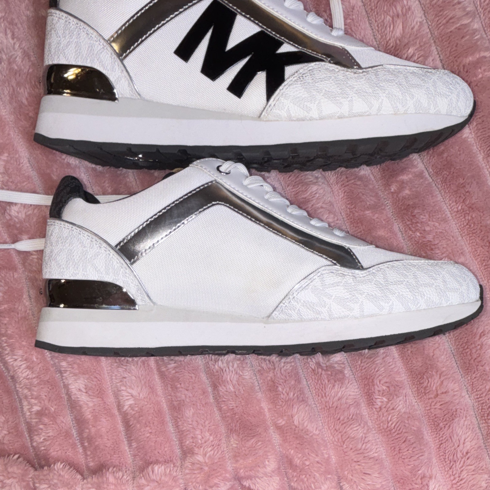 Michael Michael Kors Women’s Low Top Lace-Up Sneakers White/Black/Silver Logo