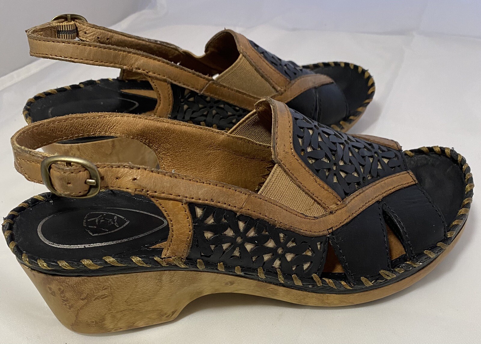 Ariat Women’s Two Tone Leather Open Toe Strap Back Sandals 2″ Heel Size 8.58″