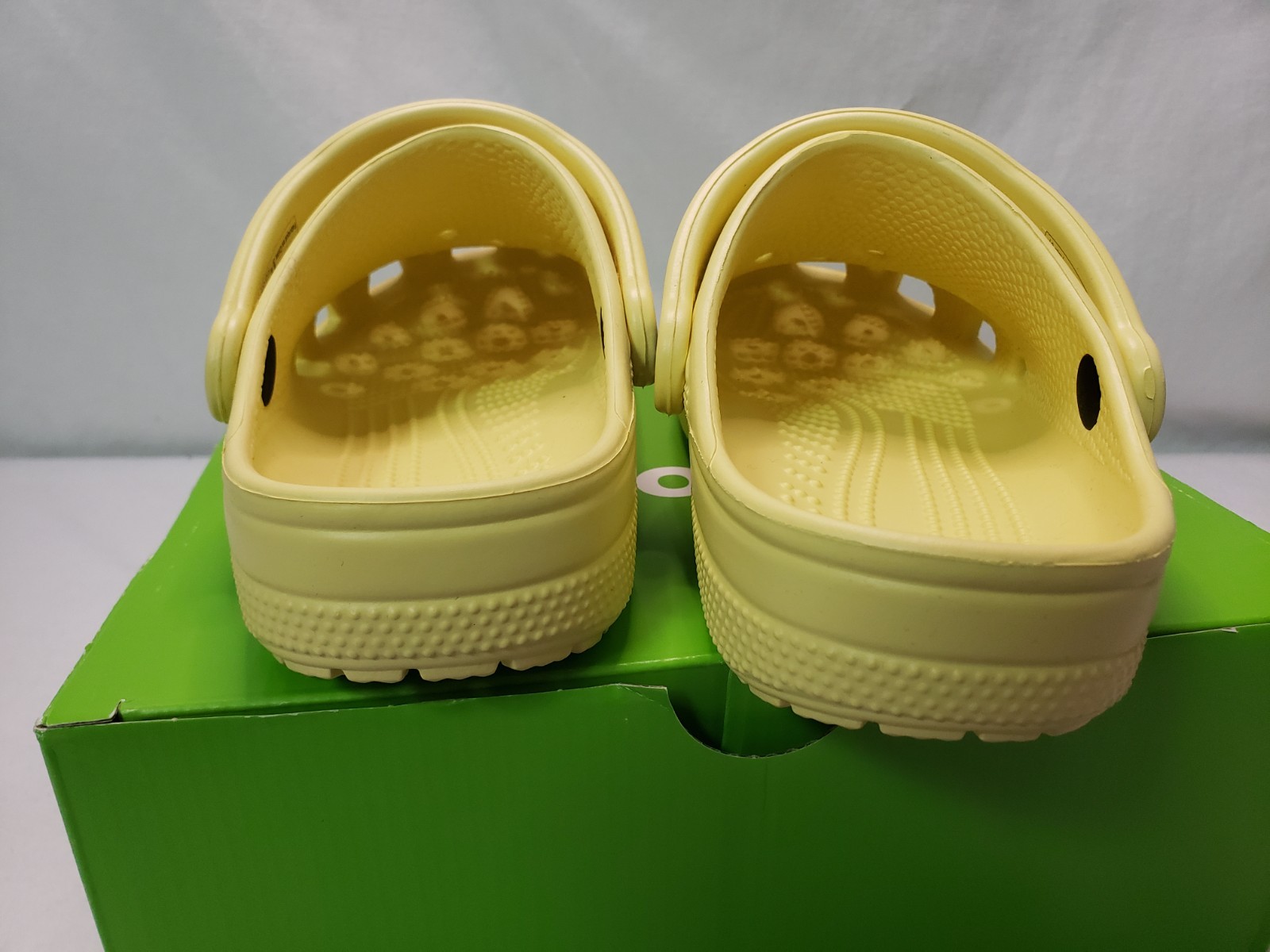 Crocs Unisex Classic Clog, Daylily, US Men 4 | Women 6