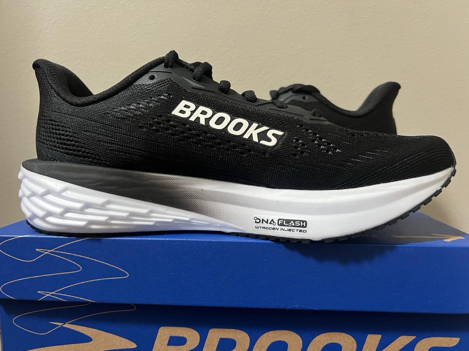 Women’s Brooks Launch 12 Black Grey White 120471 1B 090