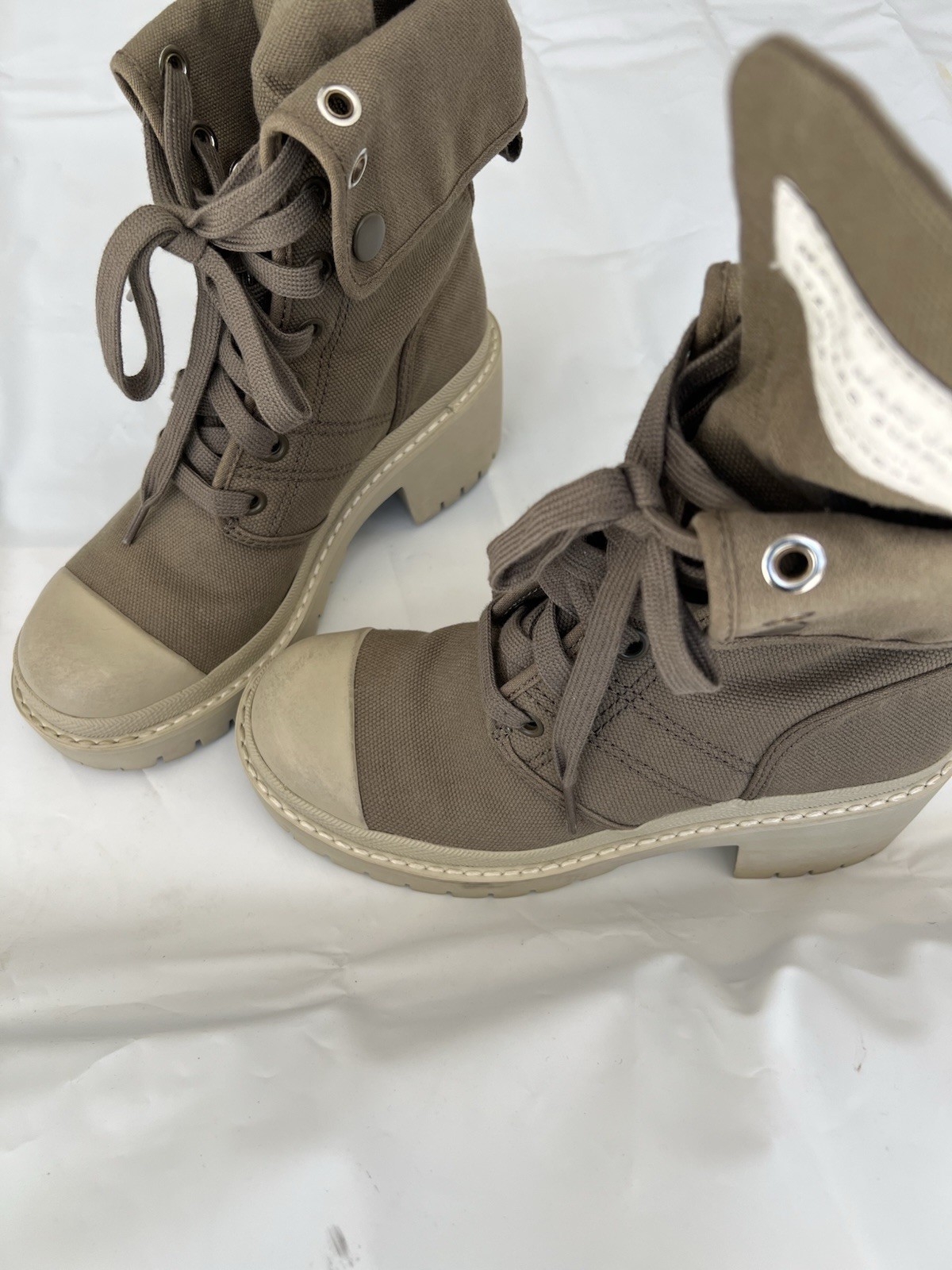 Marc by Marc Jacobs Tan fabric combat Hill/buttons on the side – Lace Up