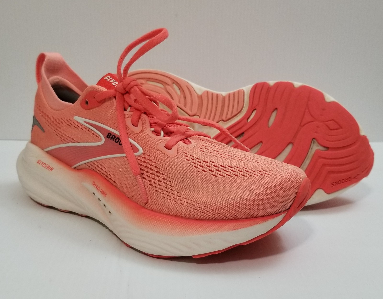 Brooks Women’s Glycerin 22 Size 7.5B 1204341B625 Desert Flower/Hot Coral Sneaker