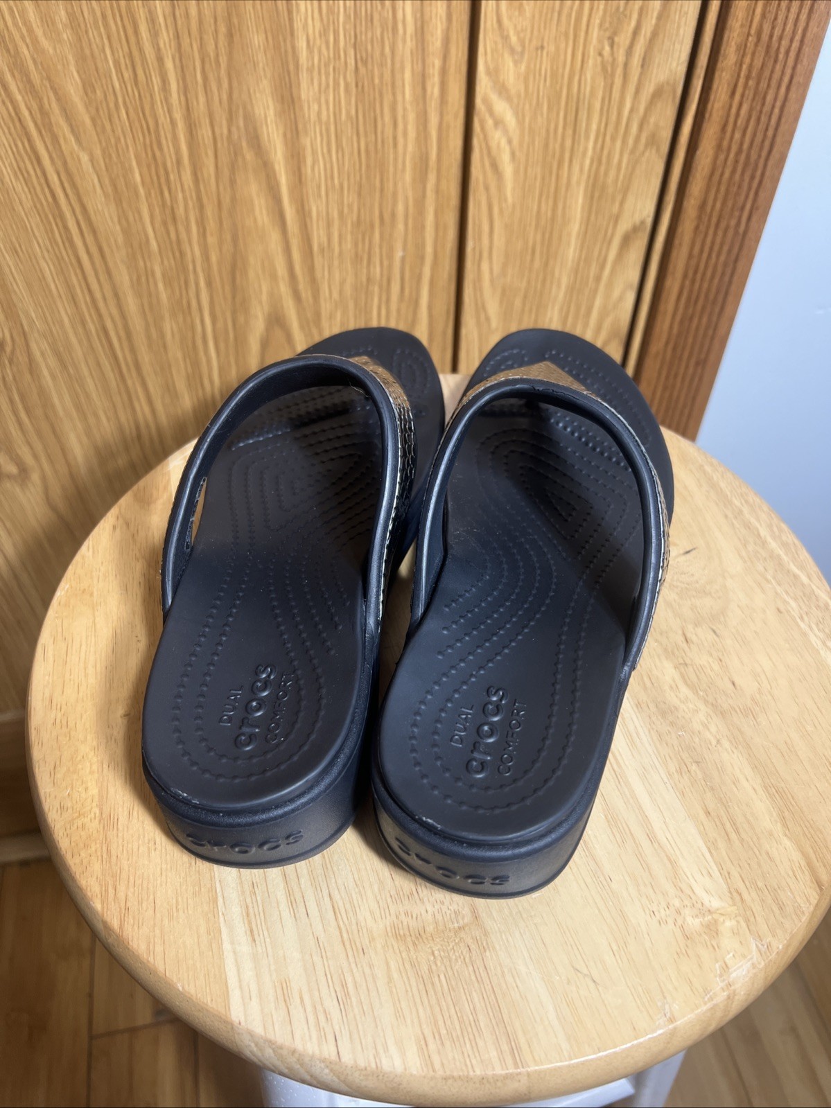 Crocs Monterey Metallic Wedge Flip Sandals Black Foam Sole Women’s Size 8 New