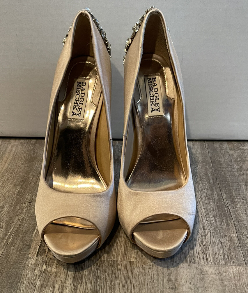 BADGLEY MISCHKA Womens Kiara Satin Peep Toe Classic Pumps, Peach Color, Size 7M