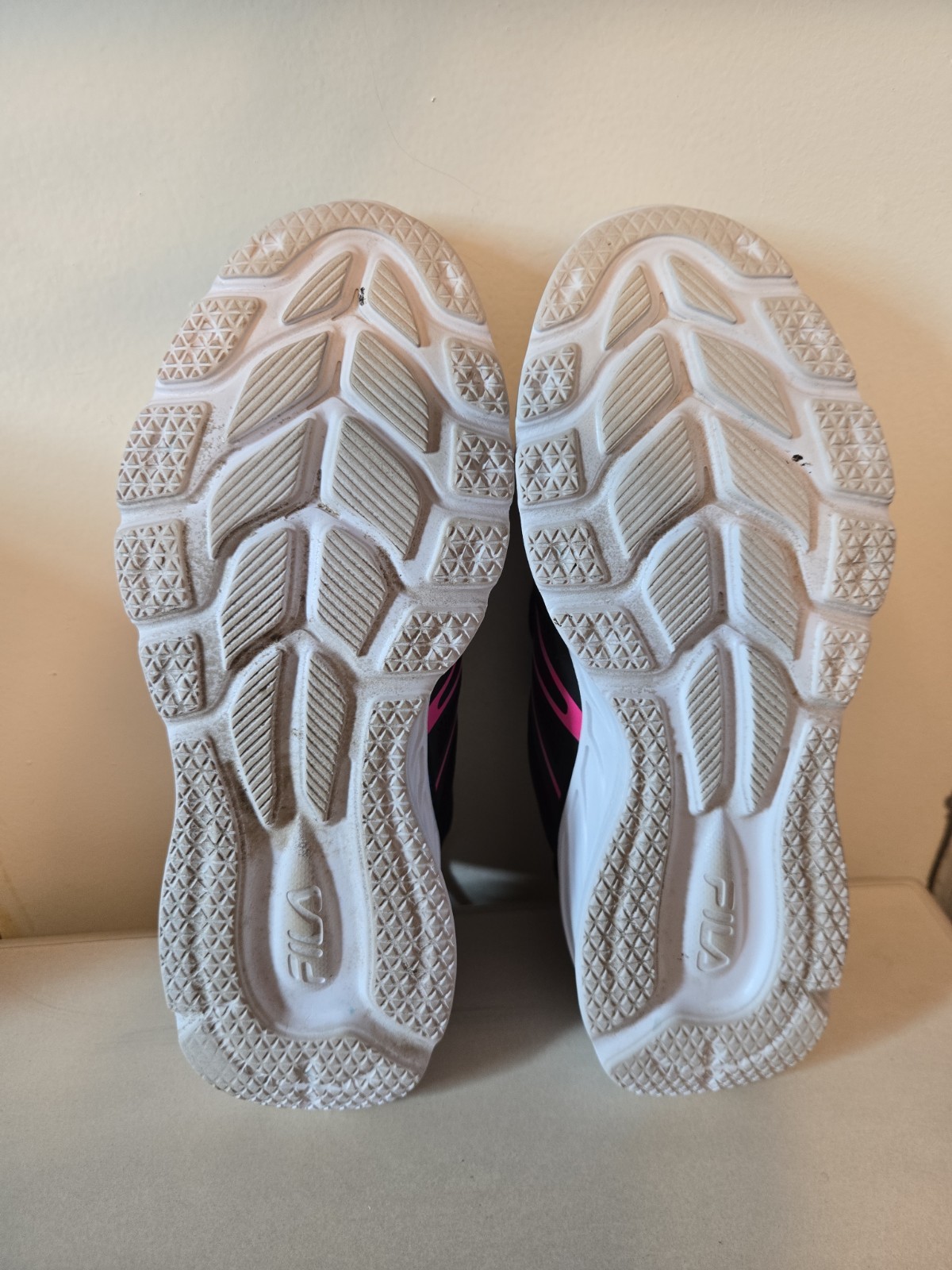 FILA Memory Foam Cryptostride Sneakers Size 9.5 Women Black 5RM01634-965