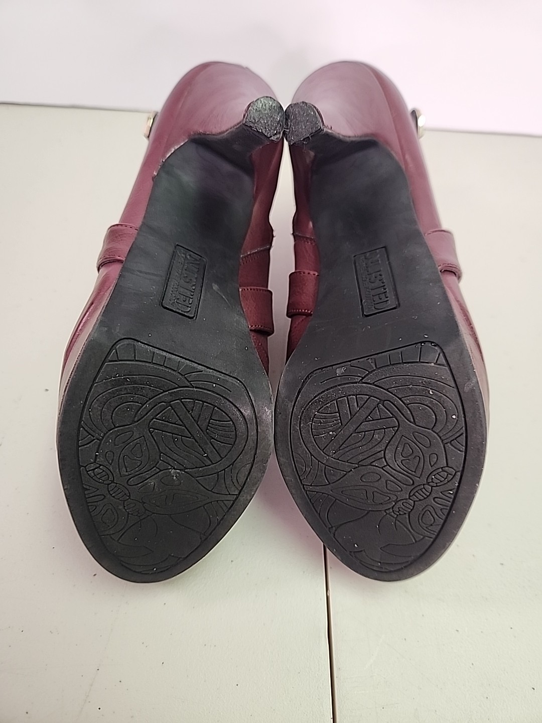 UNLISTED Kenneth Cole Womens 7M BURGUNDY 4.25″ Heel Ankle Boot Sexy Witchy Goth