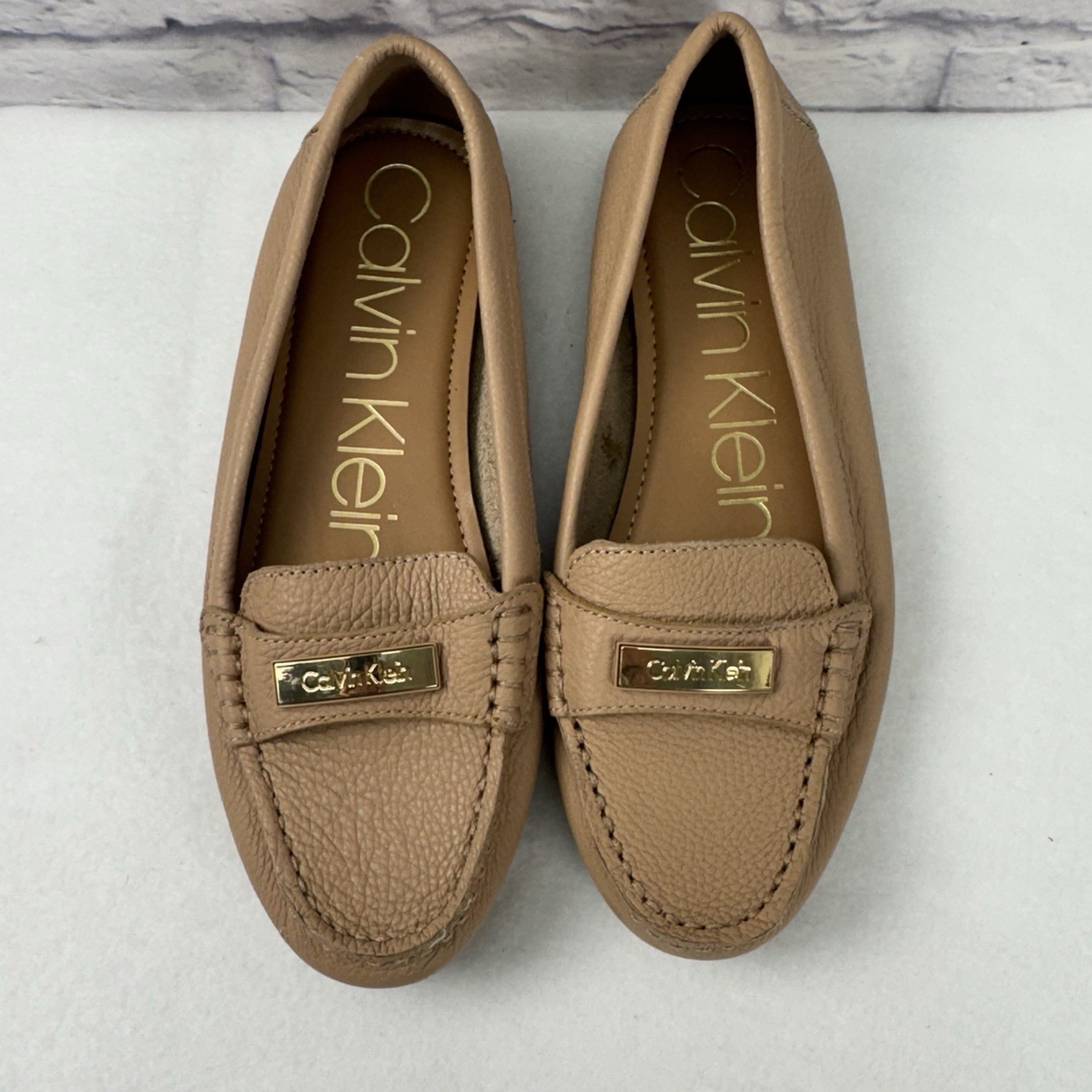Calvin Klein Leather Gold Logo Bone Tan Leta Driving Moccasin Loafers 6.5 NEW