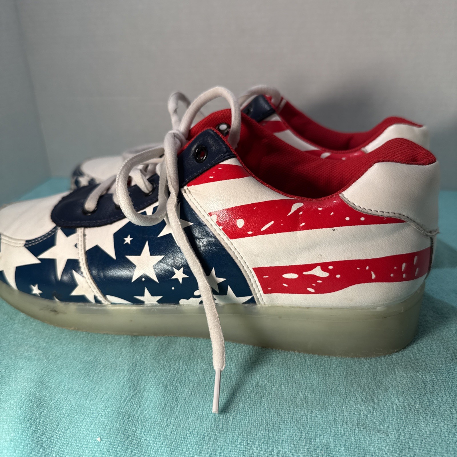uruoi Light Up Shoes USA American Flag LED Sneakers Size 9.5 Comes w/Charger