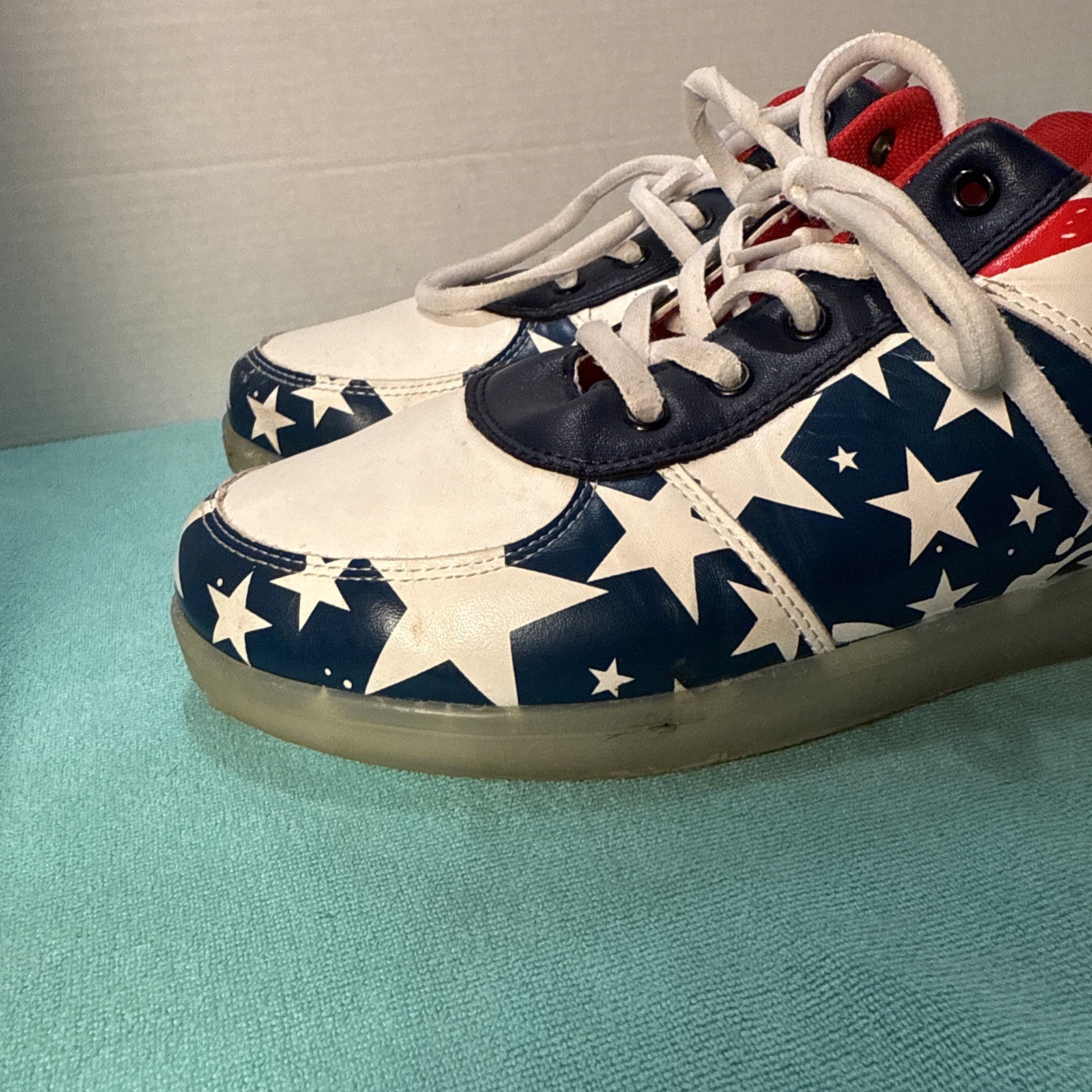 uruoi Light Up Shoes USA American Flag LED Sneakers Size 9.5 Comes w/Charger