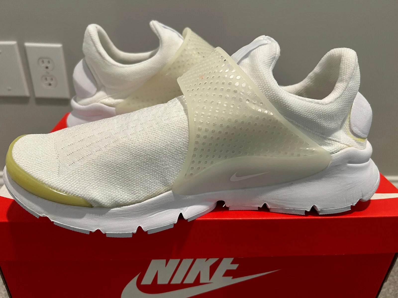 NIKE MENS SOCK DART KJCRD RUNNING SNEAKER WHITE BRAND NEW RETRO 819686-100