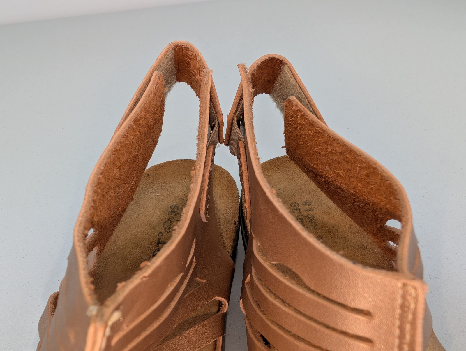 Naot Sandals Womens 39 US 8 Ankle Back Strap Hook Loop Open Toe Comfort Shoe