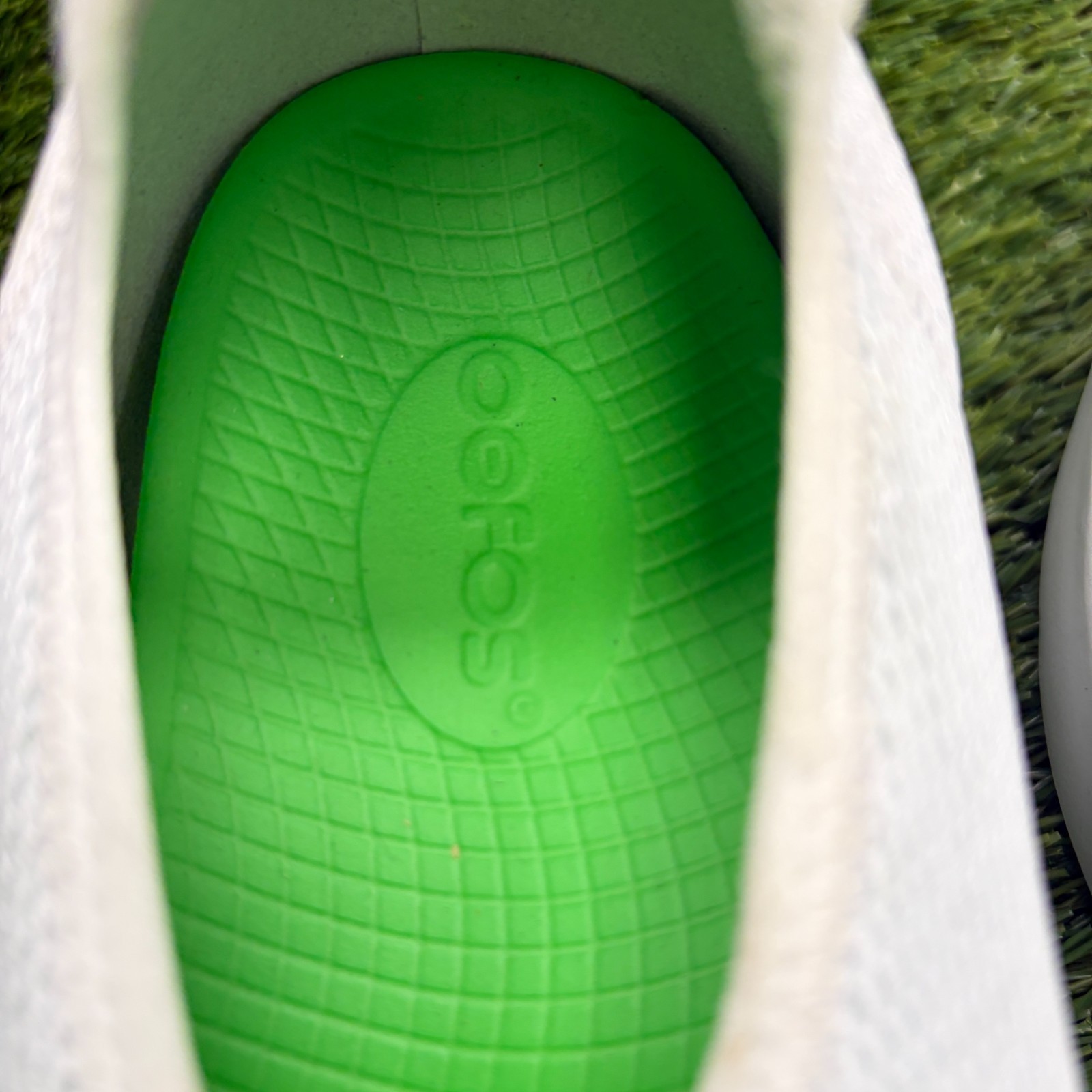 OOFOS OOmg eeZee Low Womens Size 11 White Casual Walking Slip On Recovery Shoes