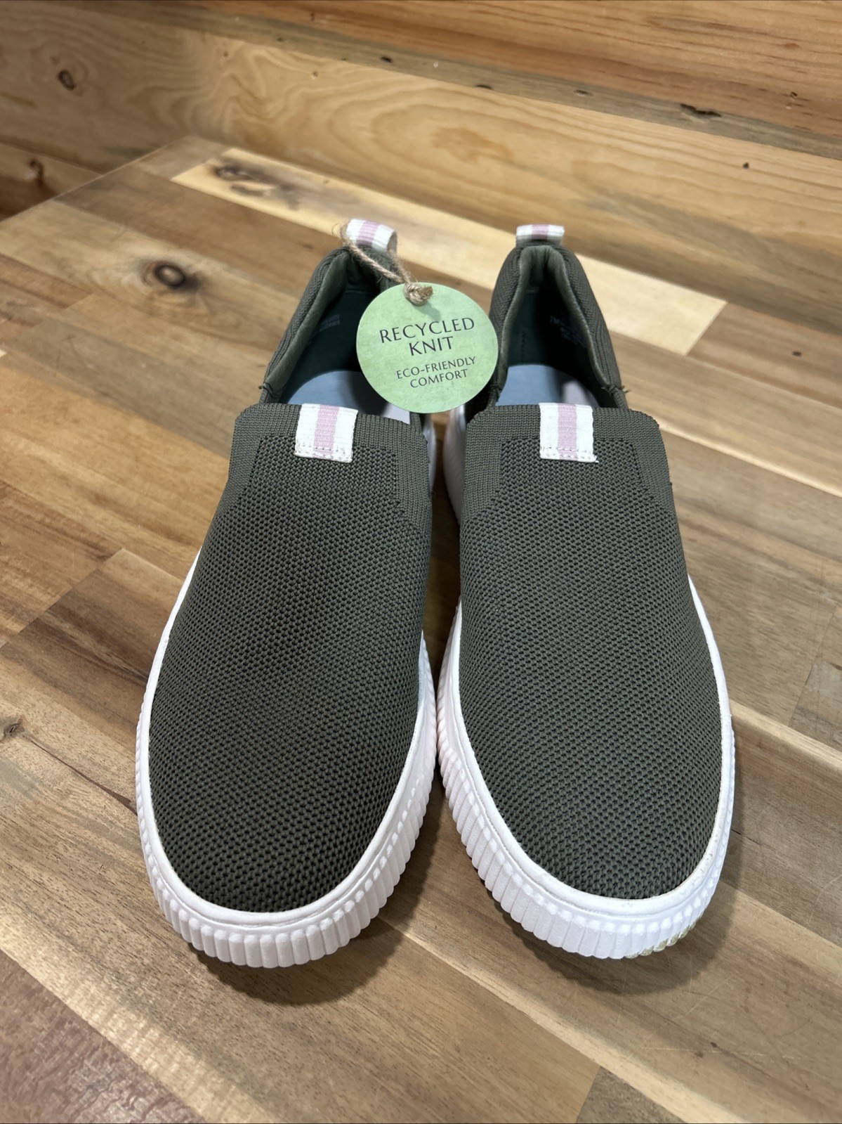 Brand New Sofft Women’s Frayda Sneaker Pale Olive US 7 Outrageously Comfortable