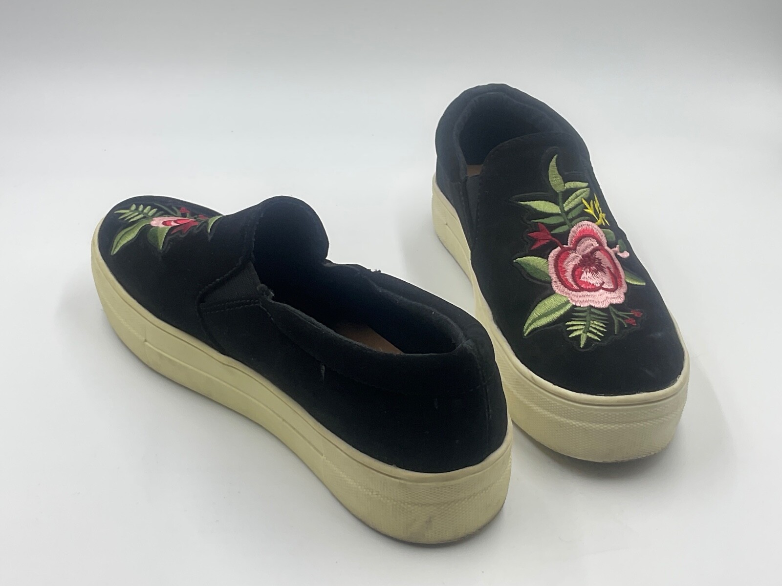 Brash Women 6.5 Slip On Flat Black Embroidered Floral Comfort Rose Greenery