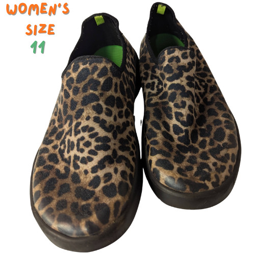 Oofos OOmg Eezee Leopard Print Womens Size 11 Black White Casual Slip On Shoes