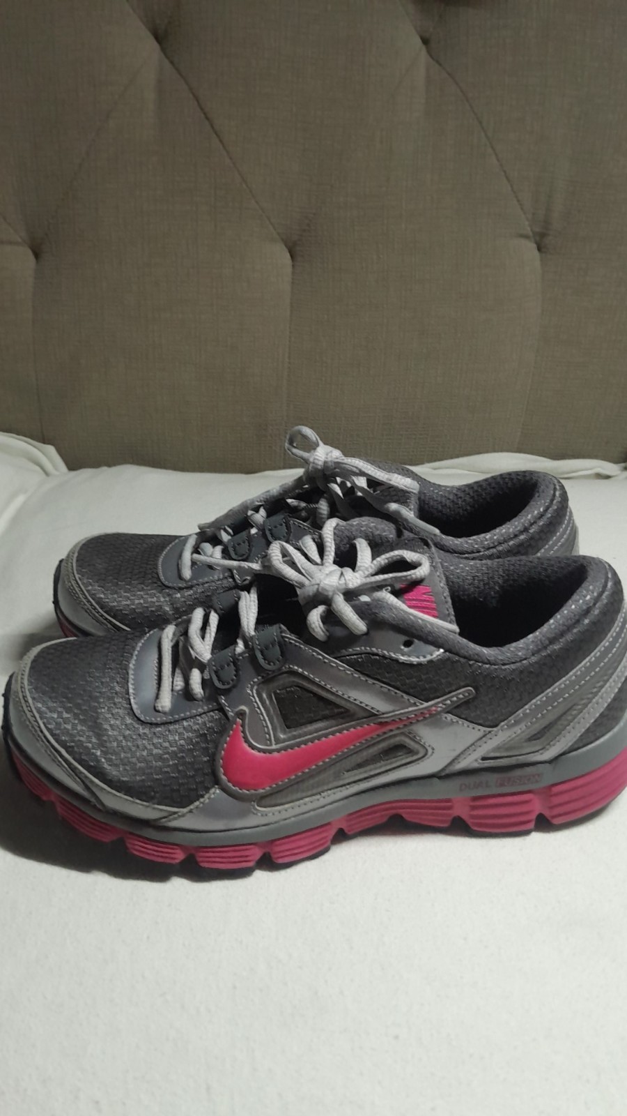 Nike Dual Fusion ST2 Gray Pink Women’s Low Top Mesh Athletic Running Sneakers