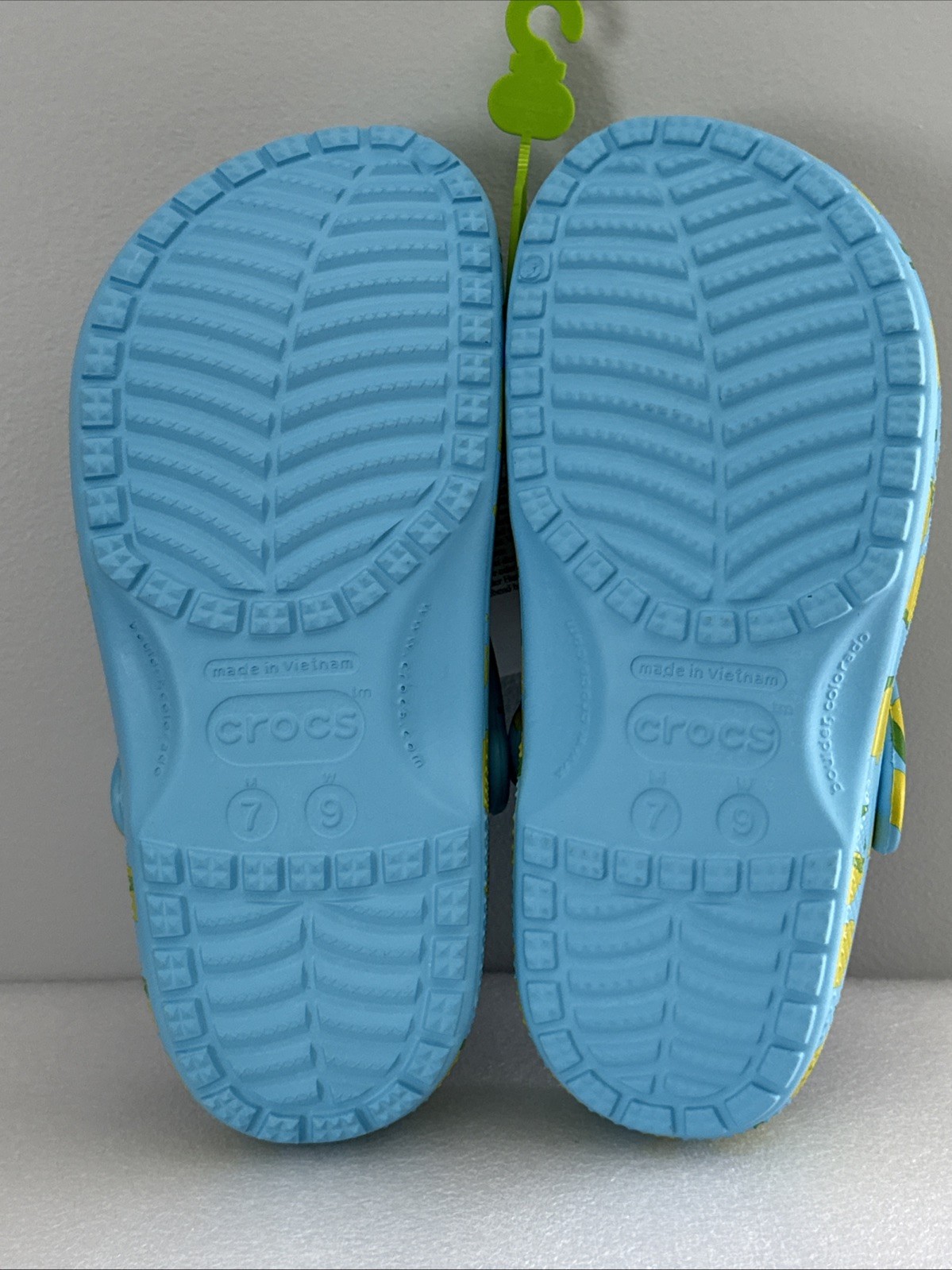 Crocs Classic Fresh Fruits Clog Lemons Womens 9 Blue / Yellow / Tinted Glass