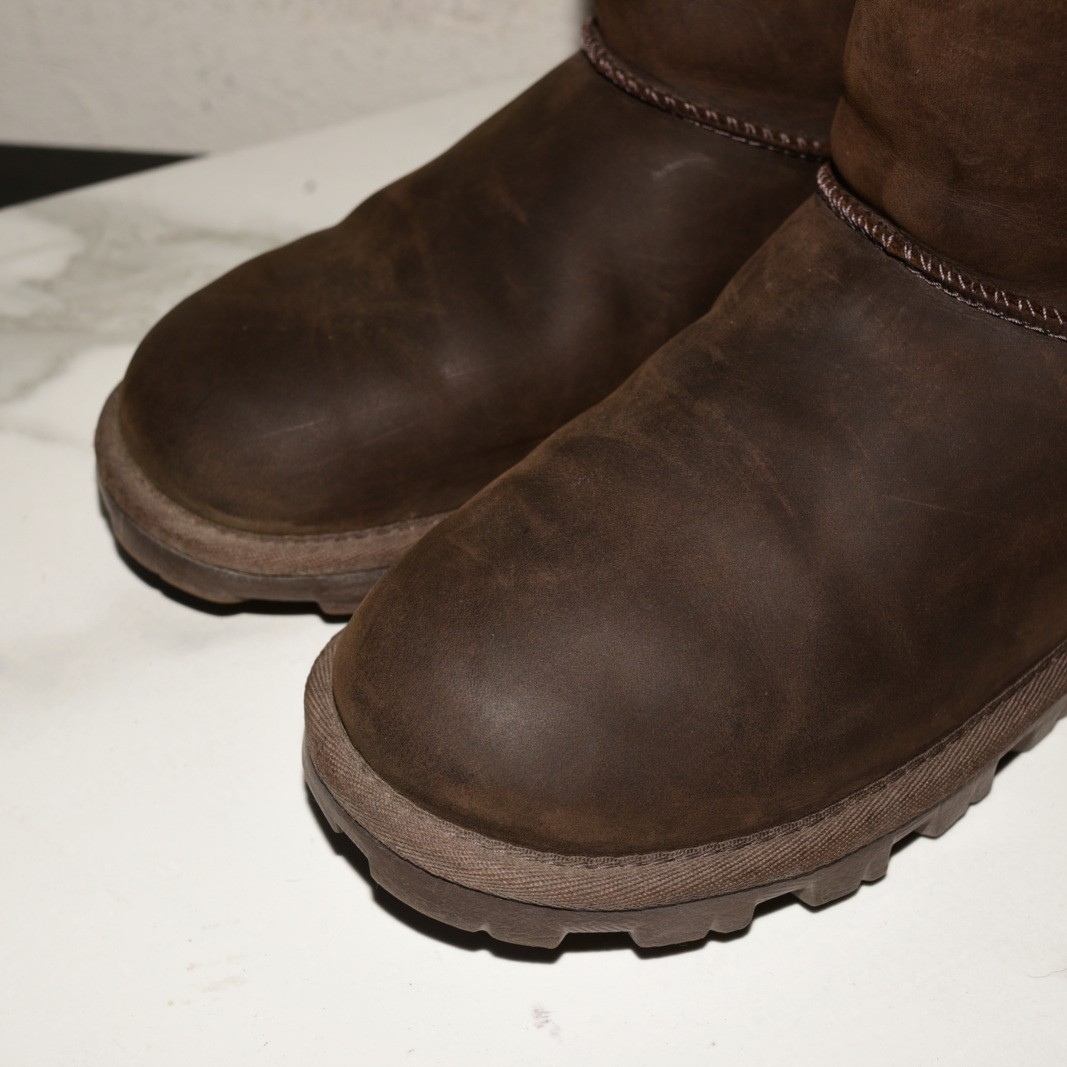 UGG Essential Short Leather Boot Women US 8