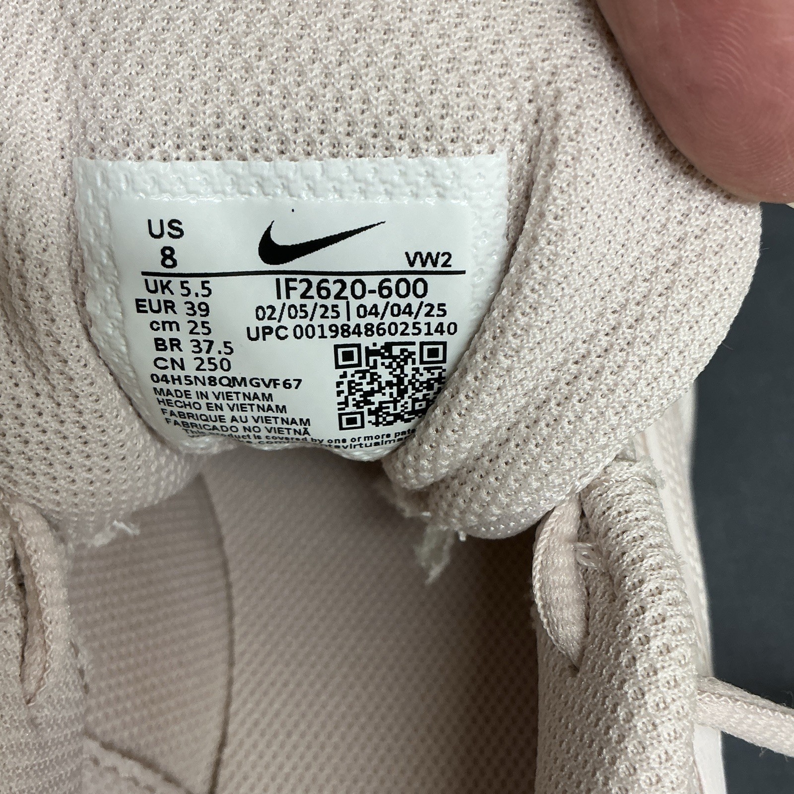 Women’s NIKE Air Max Low Top Beige Lace-Up Solid Athletic Sneakers (New w/o box)