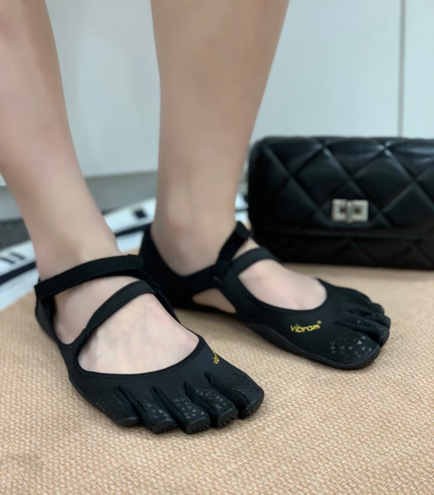 Vibram FiveFingers Women’s V-Soul Black Barefoot Trainer – Non-Slip Gym Sneaker