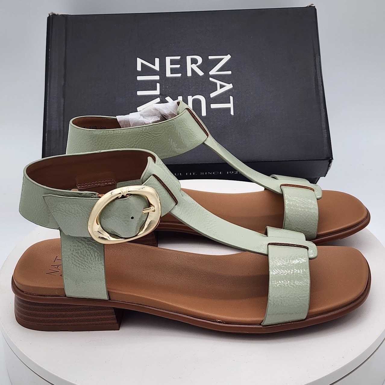 NEW Naturalizer Brandy Women’s T-Strap Sandals Pistachio Green Size 8.5M Leather