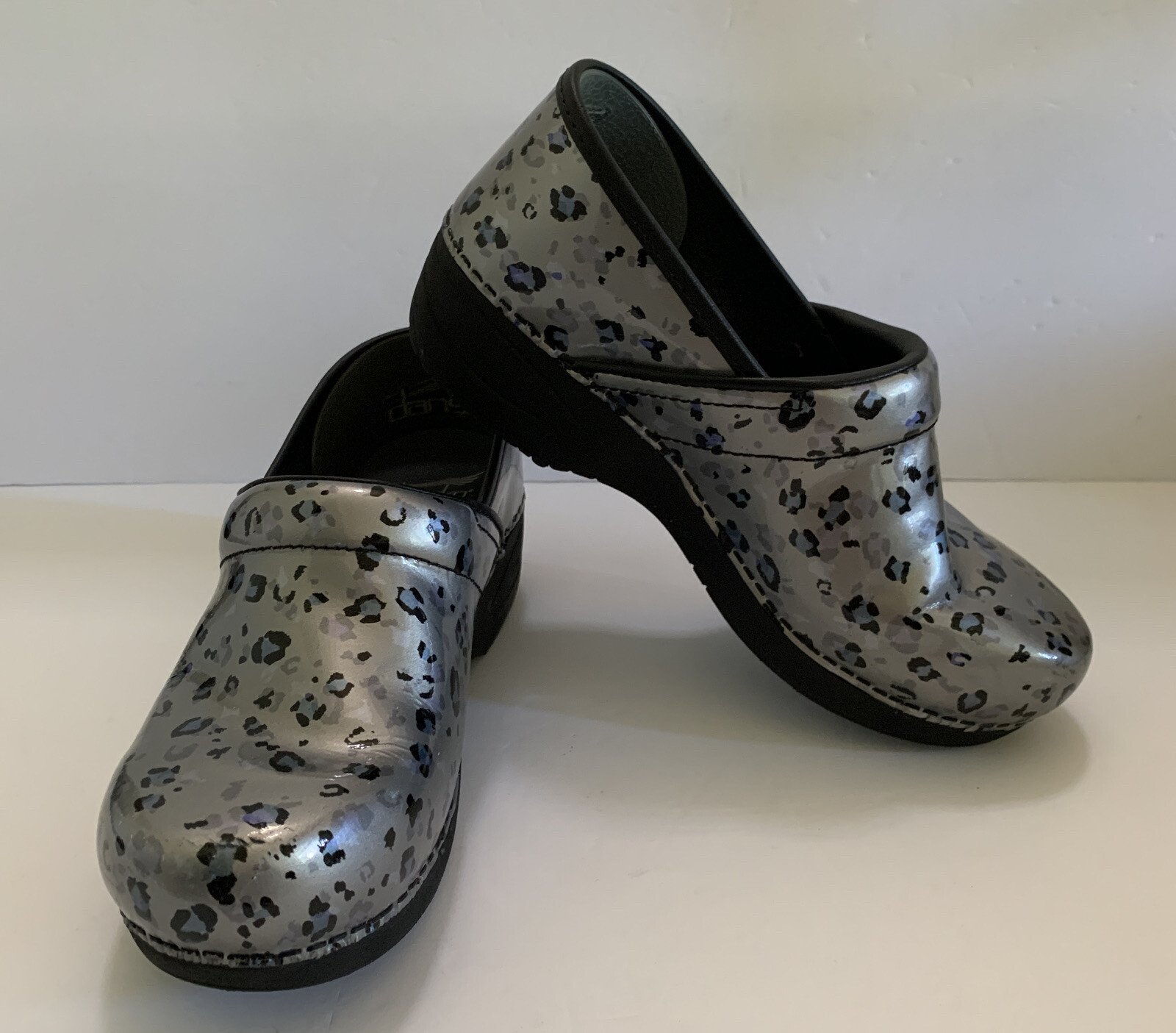 Dansko XP 20 Silver Black Clogs Comfort Shoes 38 US Size 7.5 Or 8 SEE PHOTOS
