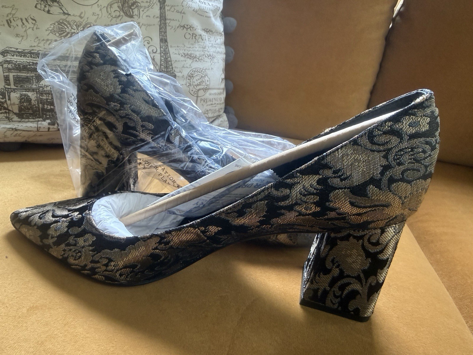 Marc Fisher LTD medium blue fabric pumps NIB 10M
