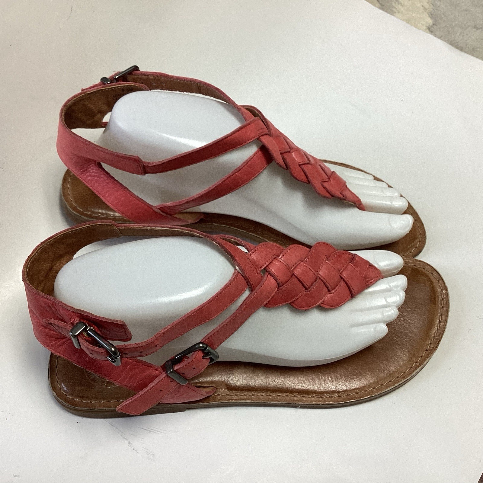 Nurture Sandals Womens Size 9.5M Double Buckle Thong Salmon Coral Leather Uppers