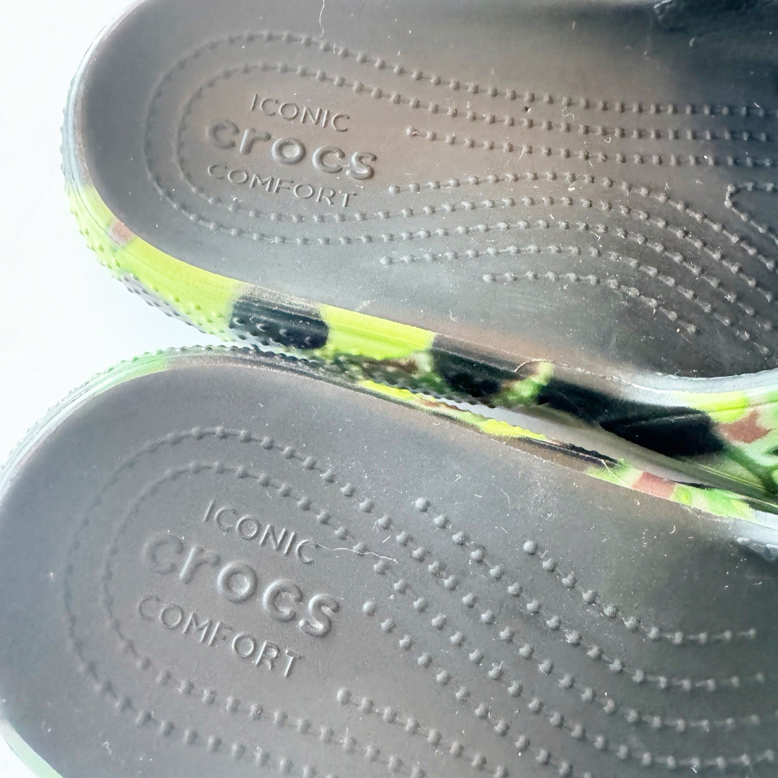 Crocs Classic Slides Camo Women’s 7 Youth Men’s 5 Bright Green Black Brown