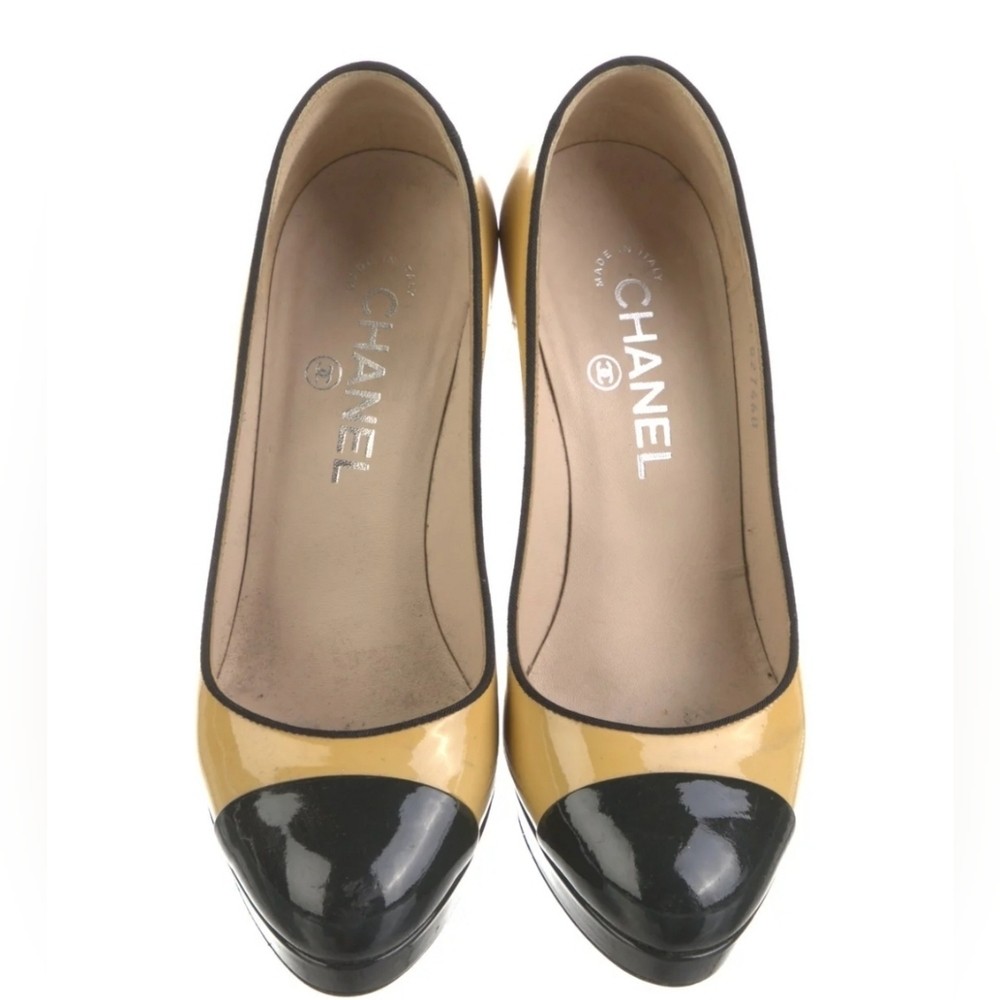 Chanel Interlocking CC Logo Patent Leather Pumps Women’s Size: |US 6.5, IT36