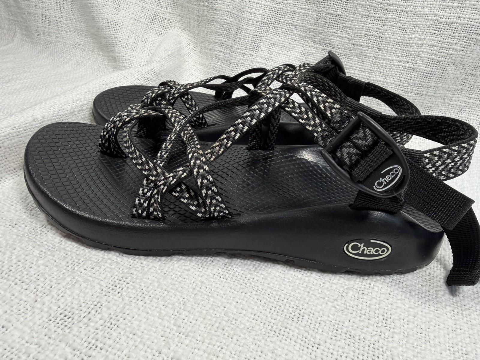 Chaco ZX/2 Classic Womens 9 Black White Toe Loop Sandals J106266 Excellent