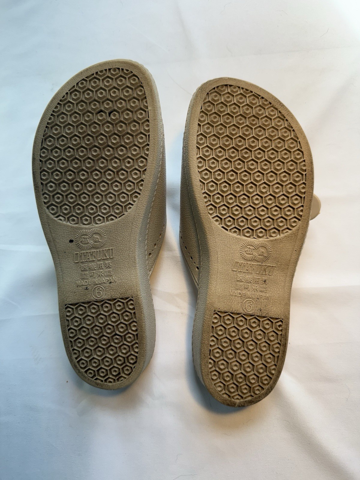 Magna Womens Beige Slide Sandals Buckle Slip-On Faux Leather Comfort US 6