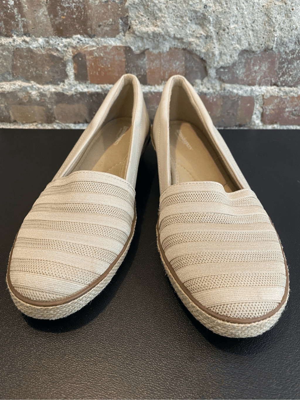 Grasshoppers Cream Semi-Casual Mesh Round Toe 1” Wedge Shoe Women’s 10M