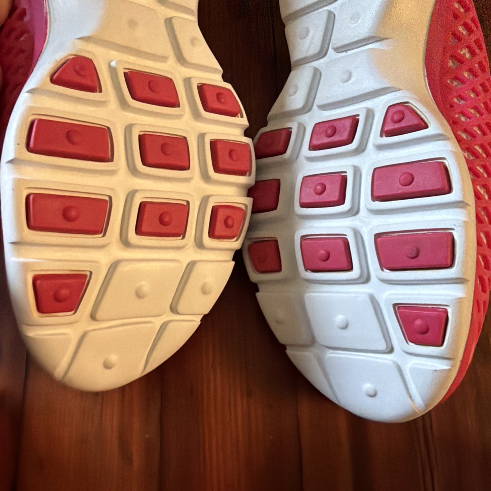 NIKE AIR Rejuven8 Running Shoes Women Size 8.5 Rare Pink hard to find!!! ❤️🔥❤️