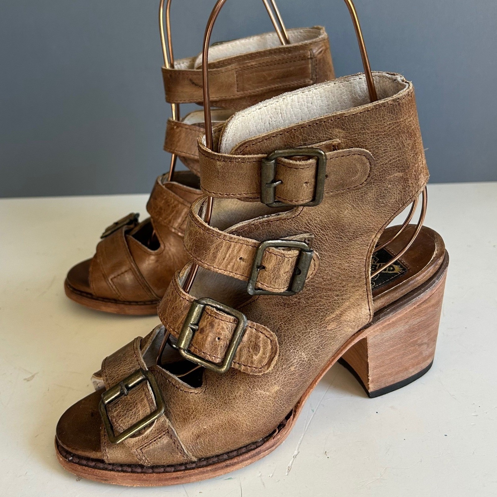 Freebird by Steven Quail Heels Sandal 6 Tan Gladiator Buckle Strappy Western
