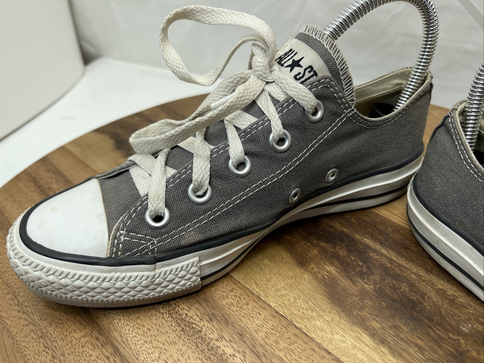 EUC Converse All Stars Shoes Sneakers Low Top Gray Mens 4 Womens 6 Unasex