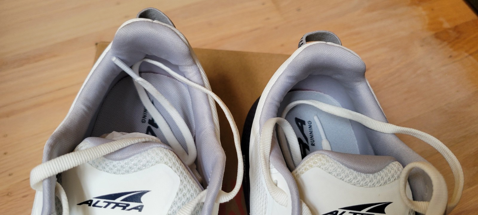 Altra FWD VIA men’s running shoes NIB no flaws 11.5 white on blue Egoflo
