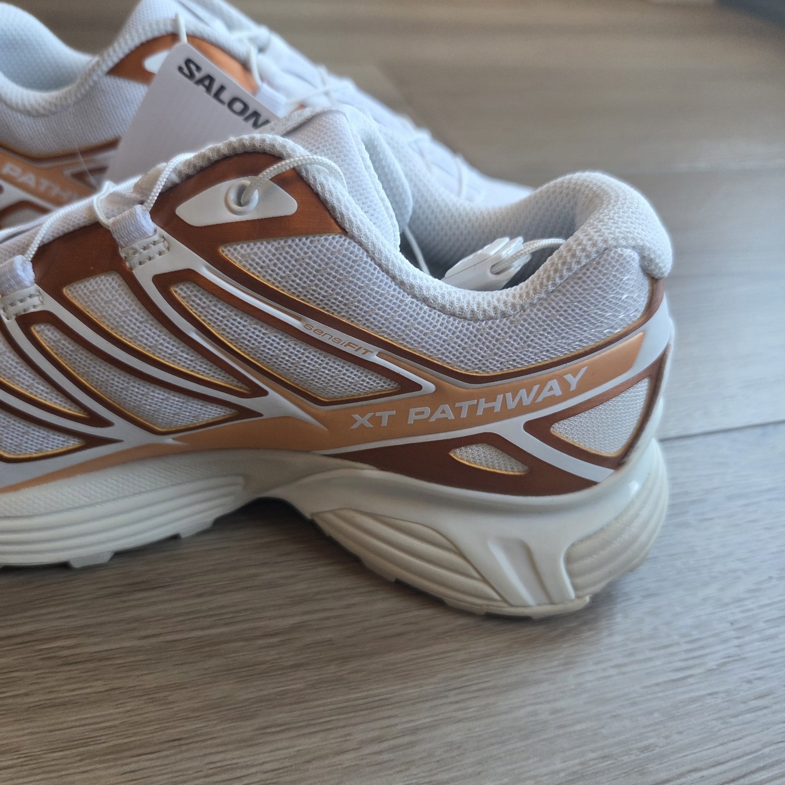 Salomon XT Pathway Metallic Trail Shoes Women’s 6 Men’s 5 White Copper NIB