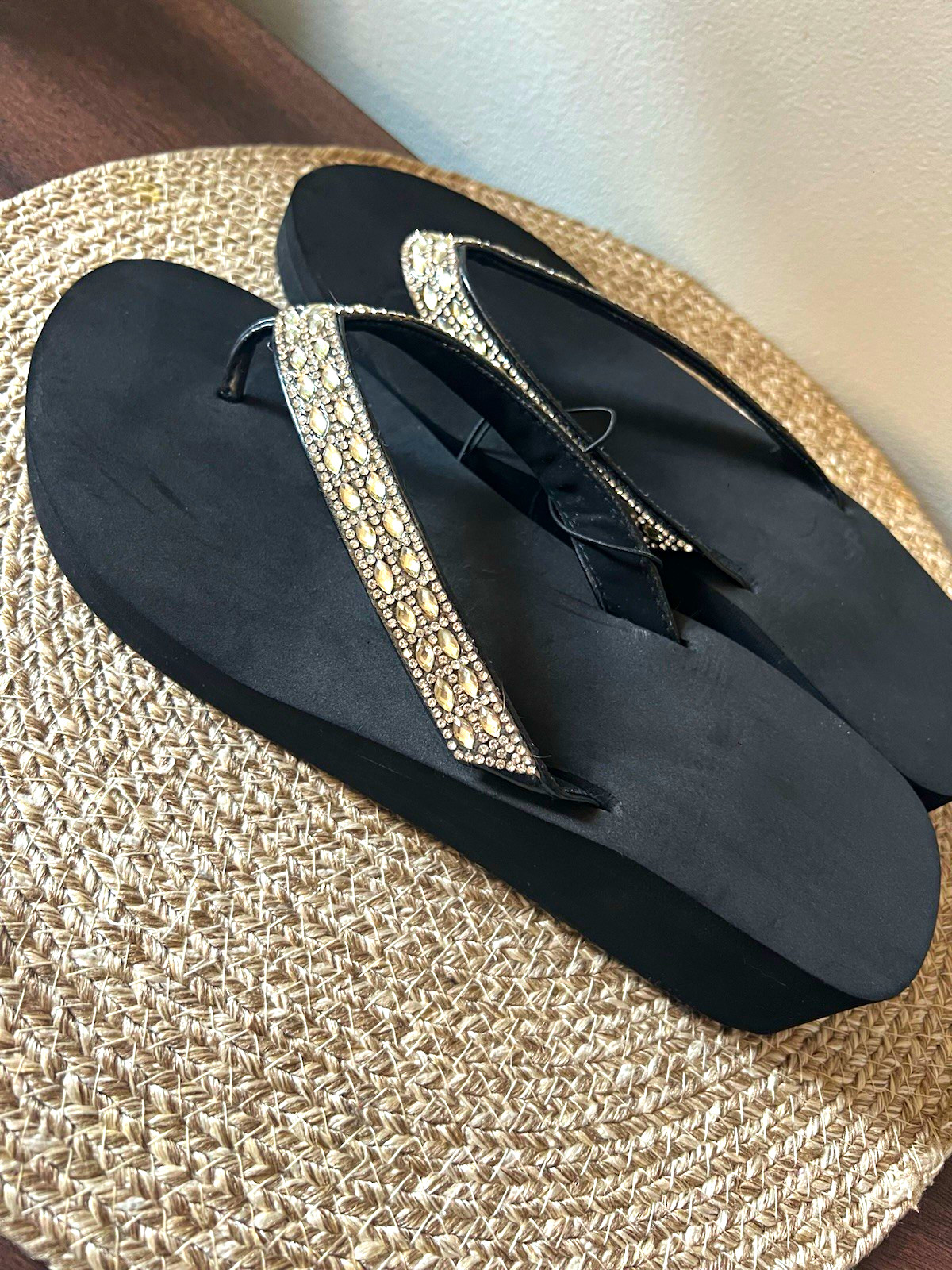 Women’s Black Rhinestone Flip Flop Sandals Slip On Synthetic Upper Size 9-10