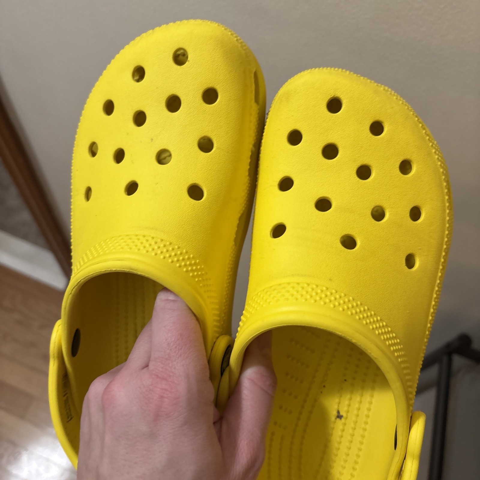 Crocs Classic Unisex Adults Yellow Slip On Clogs Size M7 W9